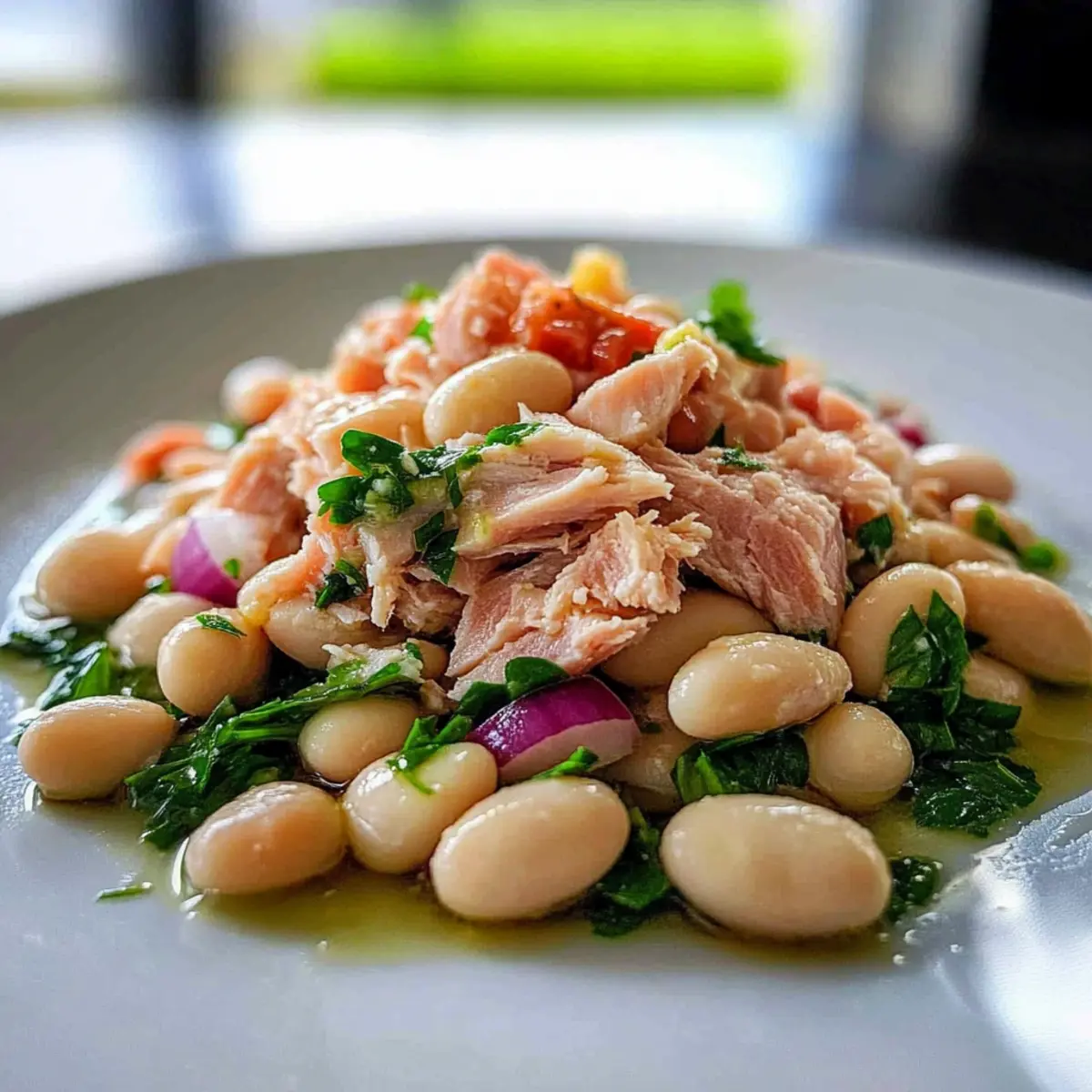 Delicious Tuna and White Bean Salad with Zesty Lemon Vinaigrette